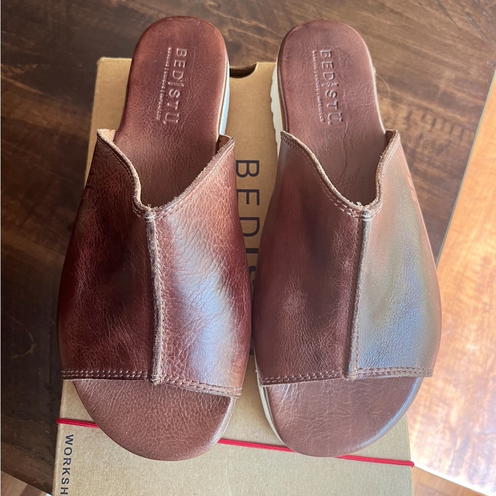 Bedstu. Size 9.5. Teak Rustic.